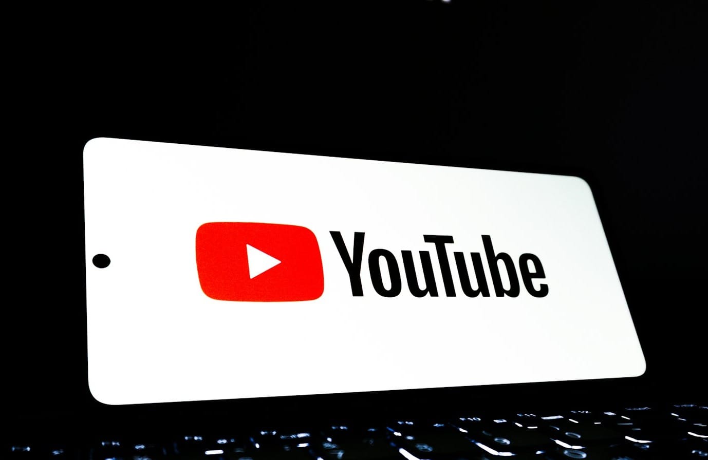 Youtube logo displayed on a keyboard.